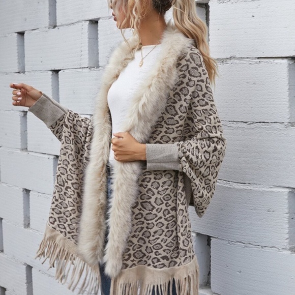 Cozy vegan fur leopard print tassel poncho cardigan - Picture 2 of 7